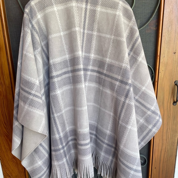 Studio Light Gray Plaid Cozy Wrap - Picture 3 of 7
